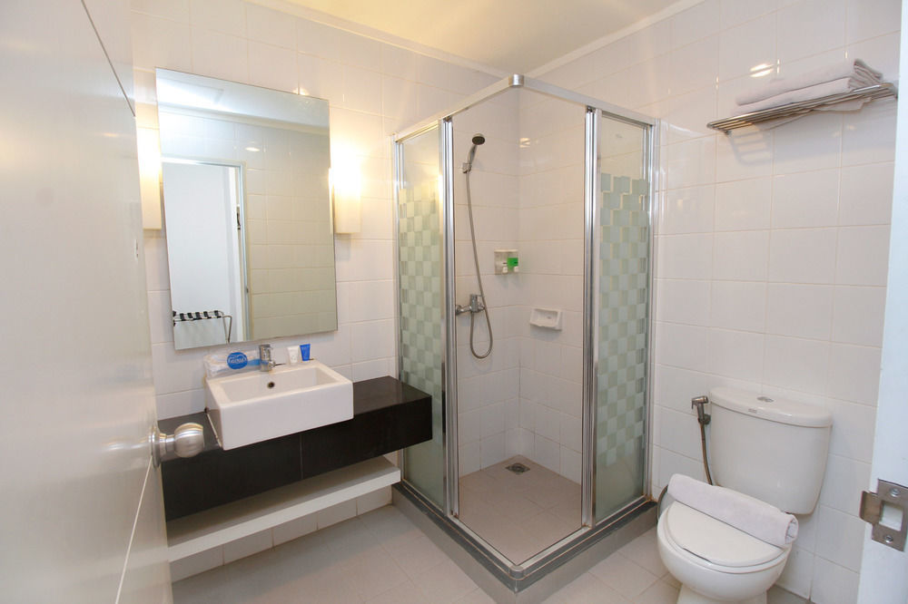 Airy Glodok Pinangsia Raya Jakarta Hotel Esterno foto