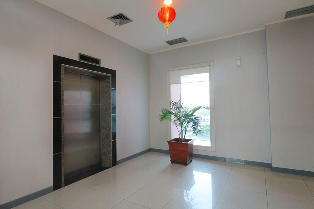 Airy Glodok Pinangsia Raya Jakarta Hotel Esterno foto