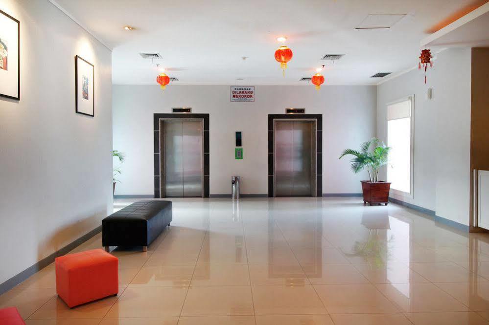 Airy Glodok Pinangsia Raya Jakarta Hotel Esterno foto