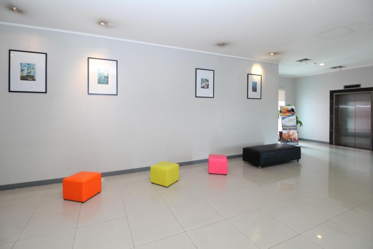 Airy Glodok Pinangsia Raya Jakarta Hotel Esterno foto