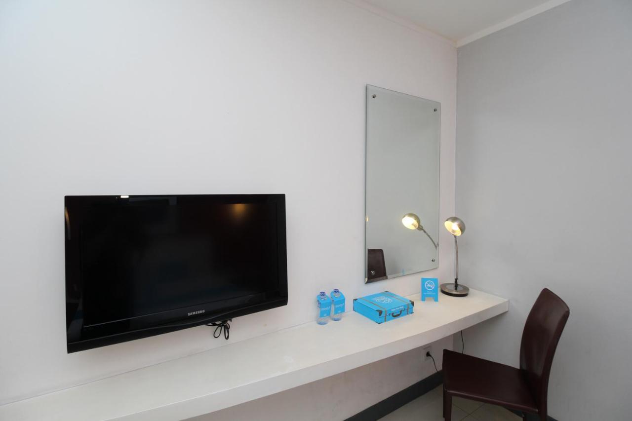 Airy Glodok Pinangsia Raya Jakarta Hotel Esterno foto