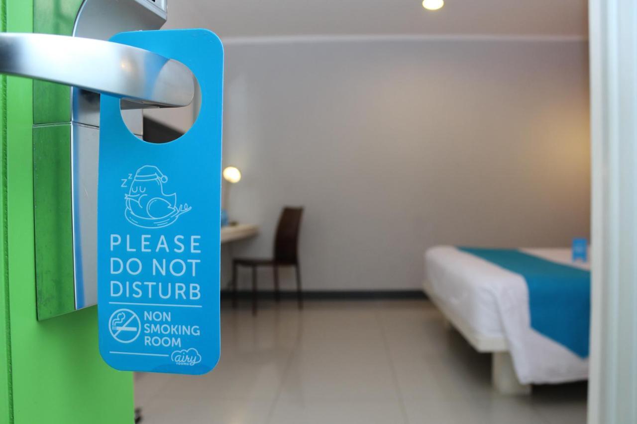 Airy Glodok Pinangsia Raya Jakarta Hotel Esterno foto