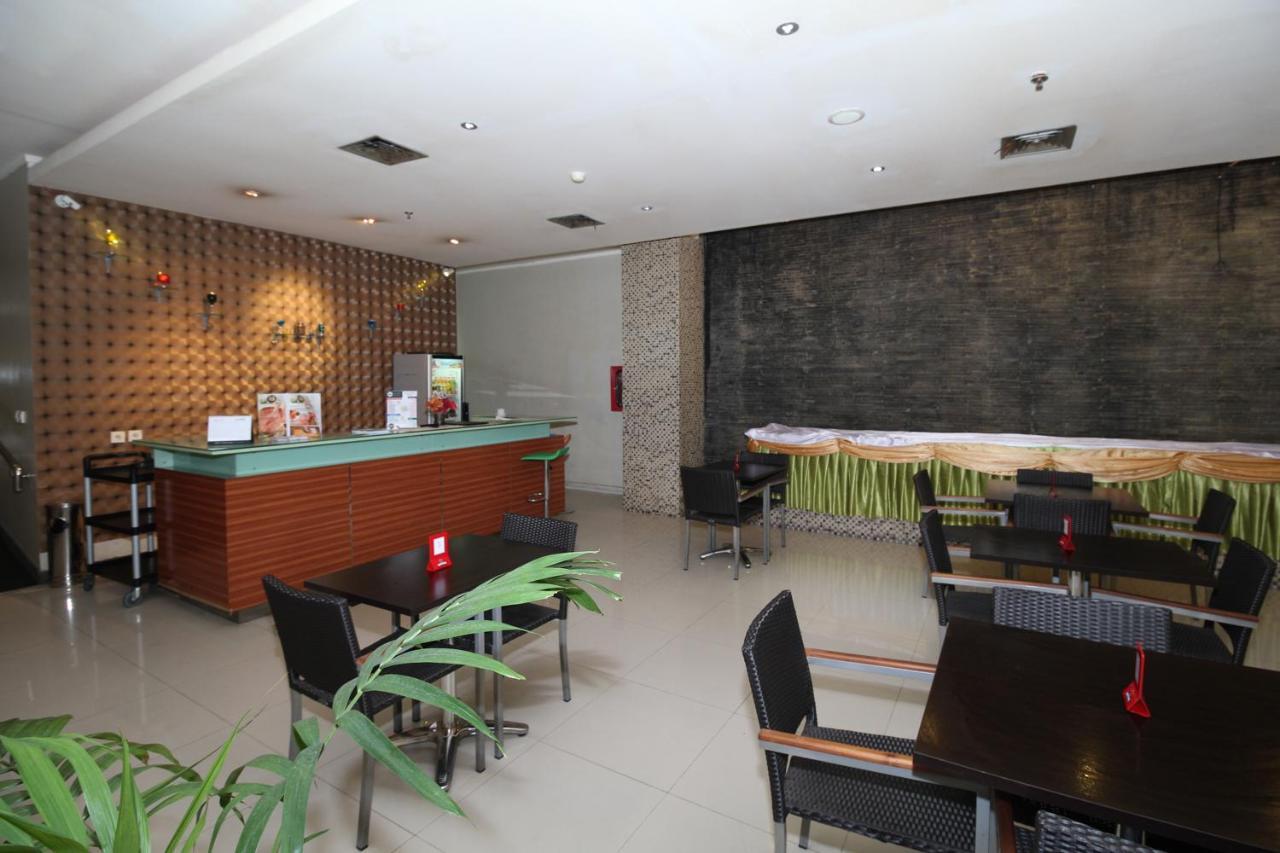 Airy Glodok Pinangsia Raya Jakarta Hotel Esterno foto